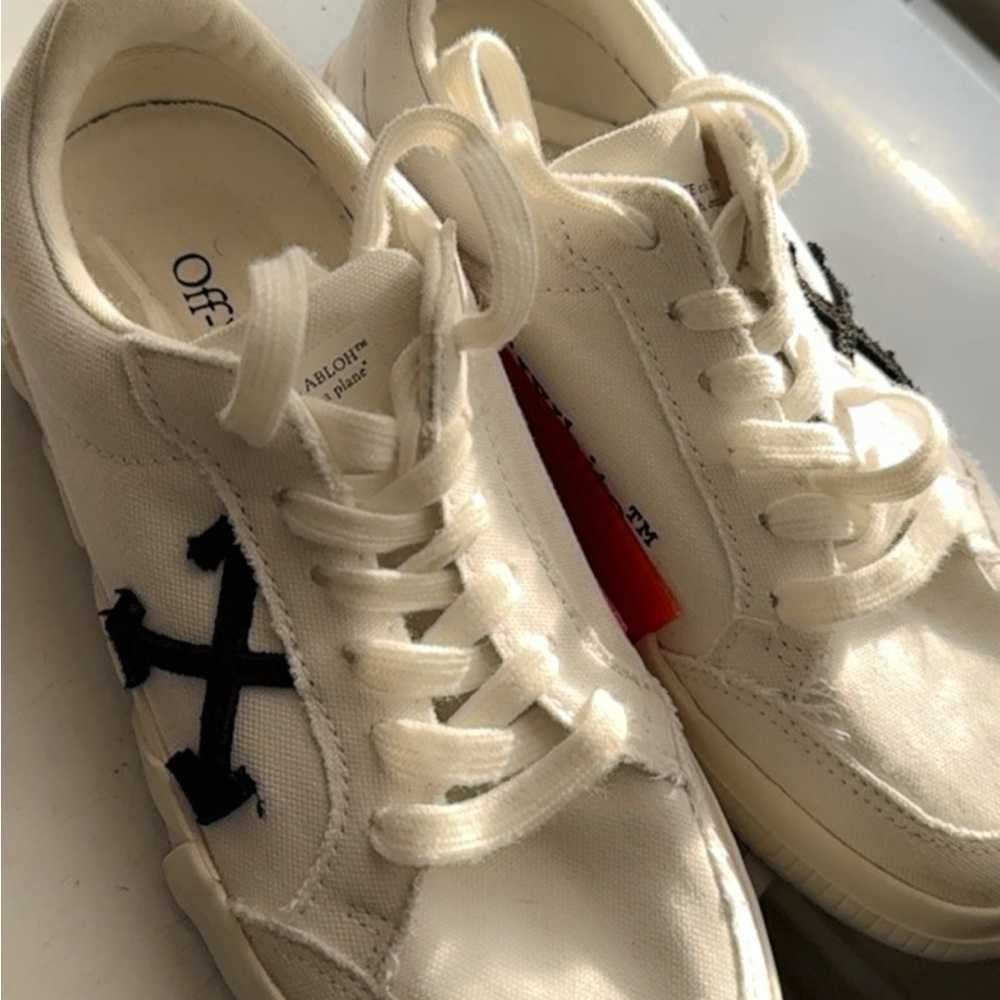 Off-White Canvas Sneakers with Black Arrow
